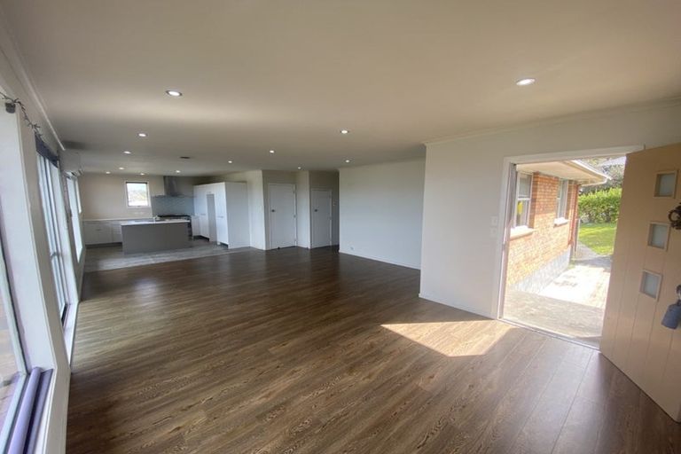 Photo of property in 18 Fairway Avenue, Red Beach, 0932