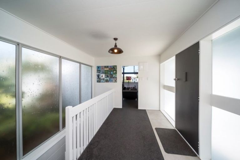 Photo of property in 5 Montana Place, Merrilands, New Plymouth, 4312