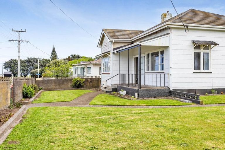 Photo of property in 6 Lincoln Street, Patea, 4520