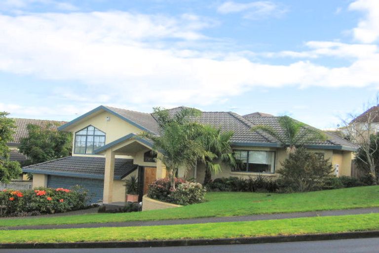 Photo of property in 54 Ribbonwood Crescent, Goodwood Heights, Auckland, 2105