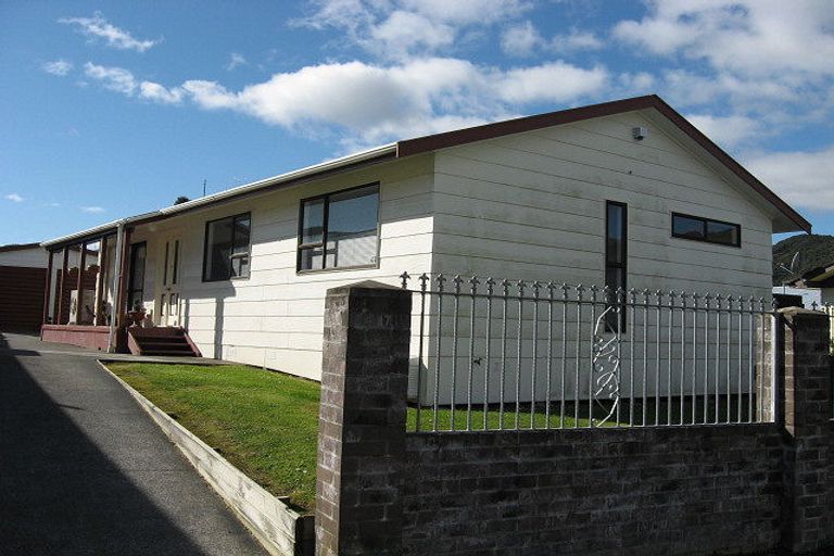 Photo of property in 4 Stockdale Street, Wainuiomata, Lower Hutt, 5014