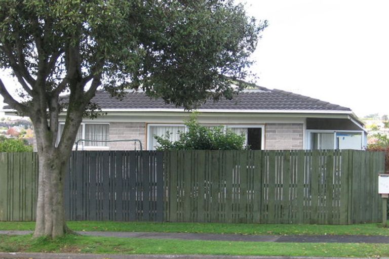 Photo of property in 1/58 Mirrabooka Avenue, Botany Downs, Auckland, 2010