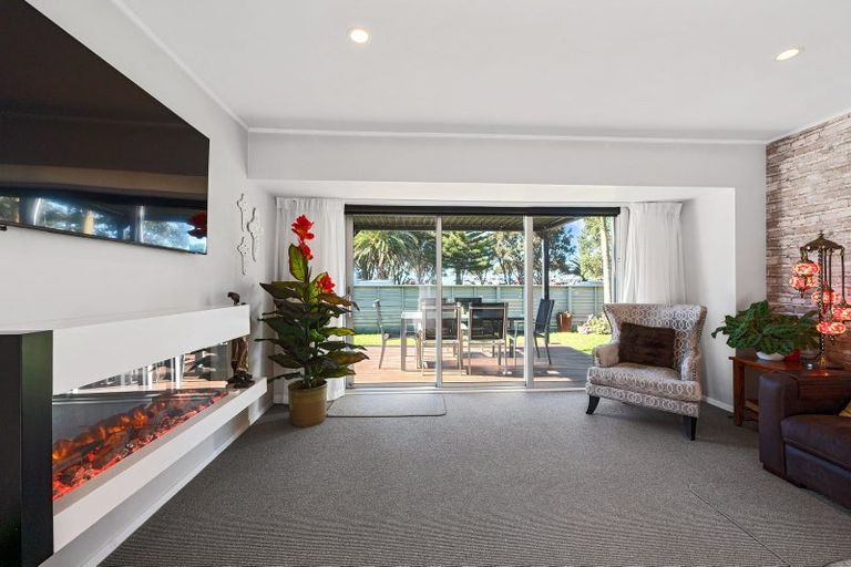 Photo of property in 1/252 Hibiscus Coast Highway, Orewa, 0931
