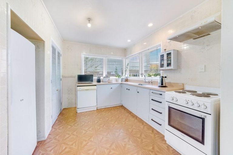 Photo of property in 137 Hutchinsons Road, Bucklands Beach, Auckland, 2014