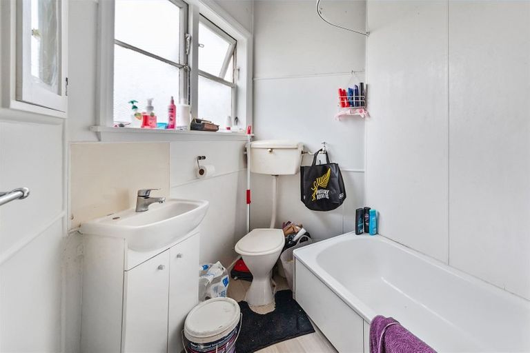 Photo of property in 112 Peverel Street, Riccarton, Christchurch, 8041