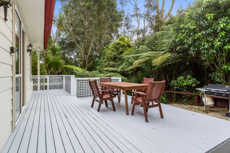Photo of property in 17a Woodfern Crescent, Titirangi, Auckland, 0604