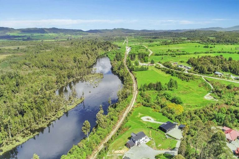 Photo of property in 1946 Arnold Valley Road, Moana, Dobson, 7872