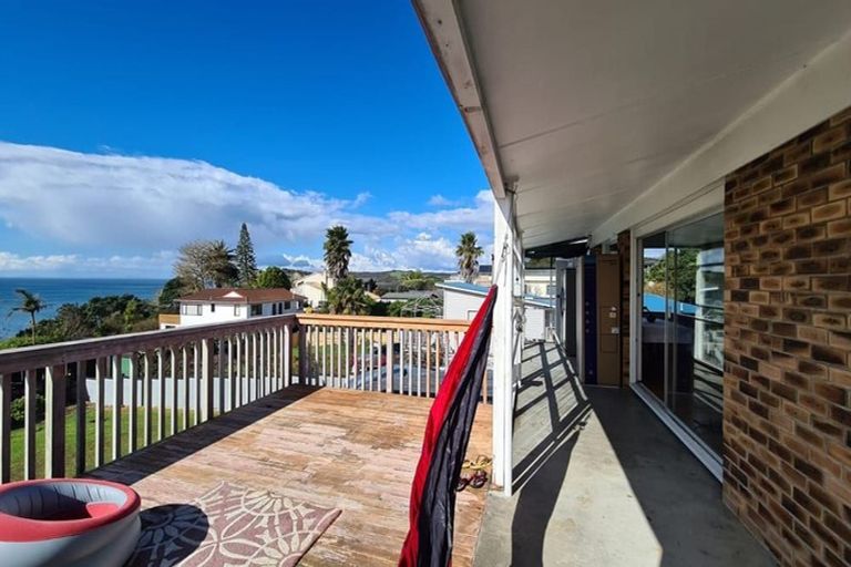 Photo of property in 114 Pacific Parade, Army Bay, Whangaparaoa, 0930