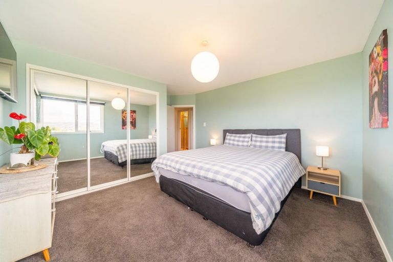 Photo of property in 61 Mana View Road, Paremata, Porirua, 5026
