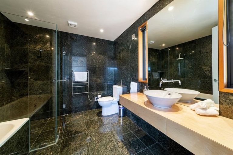 Photo of property in 9 Vanda Place, Fernhill, Queenstown, 9300