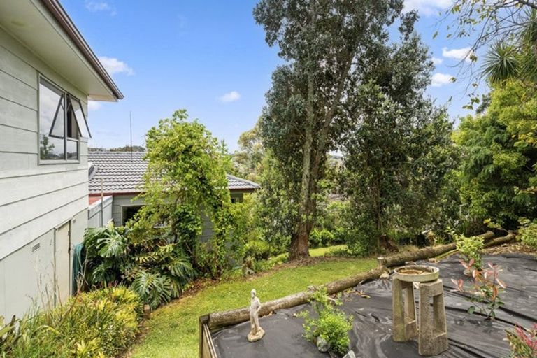 Photo of property in 1/17 Dianthus Place, Browns Bay, Auckland, 0630