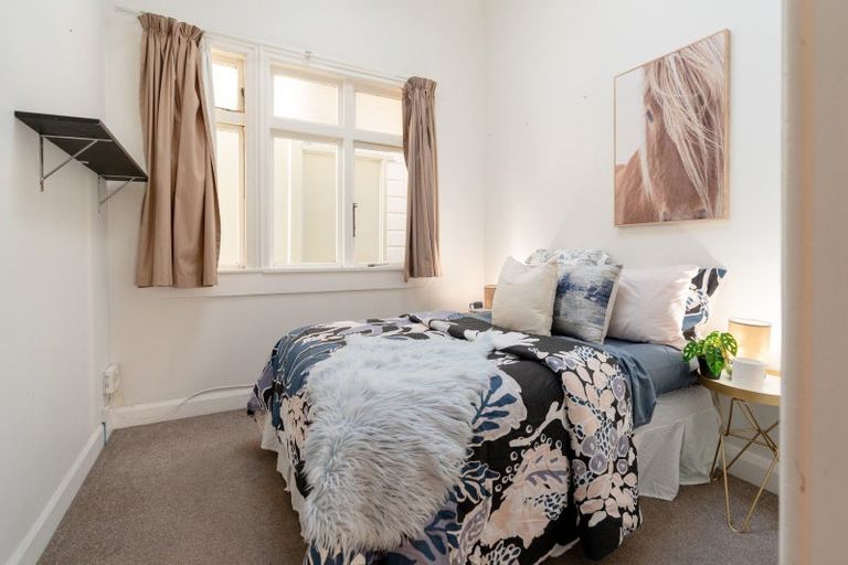 Photo of property in 8 Shannon Street, Mount Victoria, Wellington, 6011