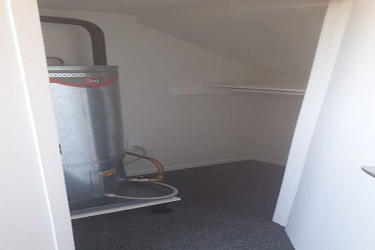 Photo of property in 7/5 Peachgrove Road, Te Atatu Peninsula, Auckland, 0610