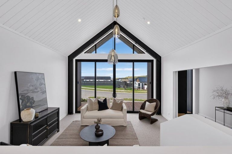 Photo of property in 21 Annie Aranui Drive, Poraiti, 4182