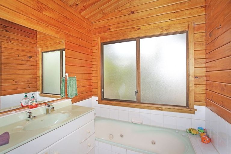 Photo of property in 31 Barberton Terrace, Red Hill, Papakura, 2110