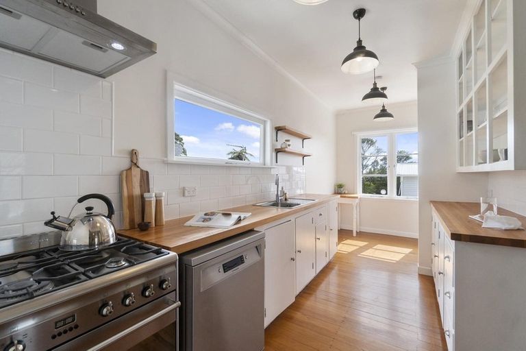 Photo of property in 1/38 Eastglen Road, Glen Eden, Auckland, 0602