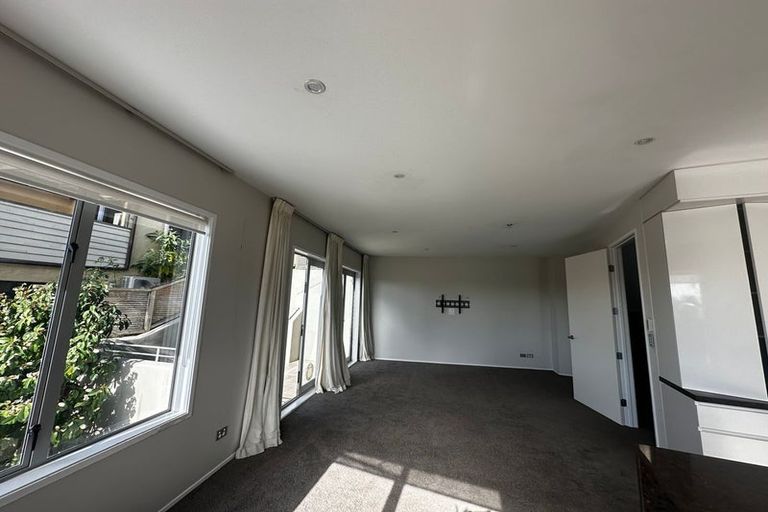 Photo of property in 28 Oakwood Grove, Eastern Beach, Auckland, 2012