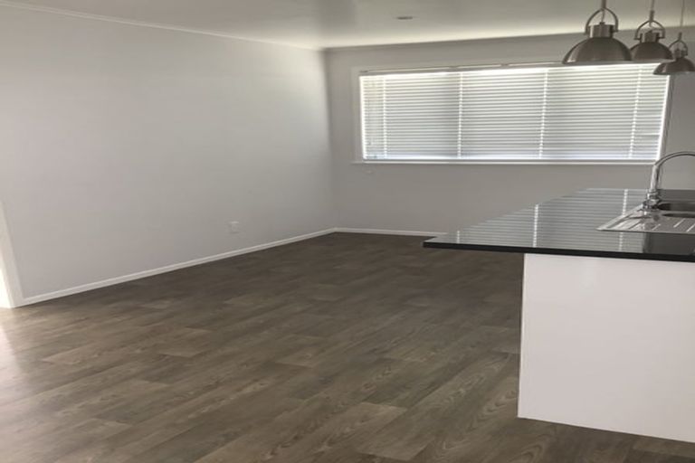 Photo of property in 1 Keats Place, Blockhouse Bay, Auckland, 0600