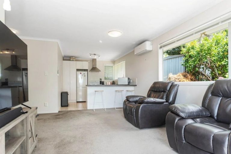 Photo of property in 11 Fairlea Road, Te Atatu South, Auckland, 0610