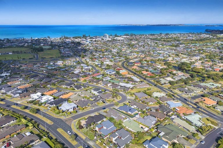 Photo of property in 63 Chesterfield Way, Orewa, 0931