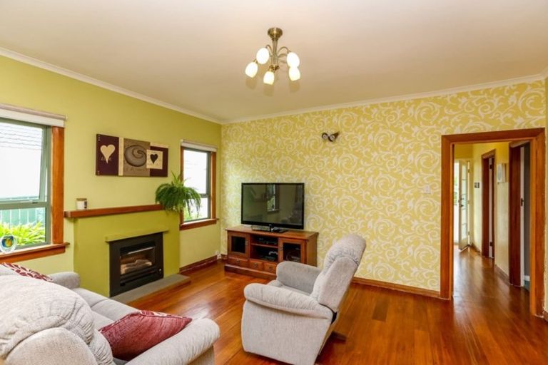 Photo of property in 17 Maratahu Street, Westown, New Plymouth, 4310