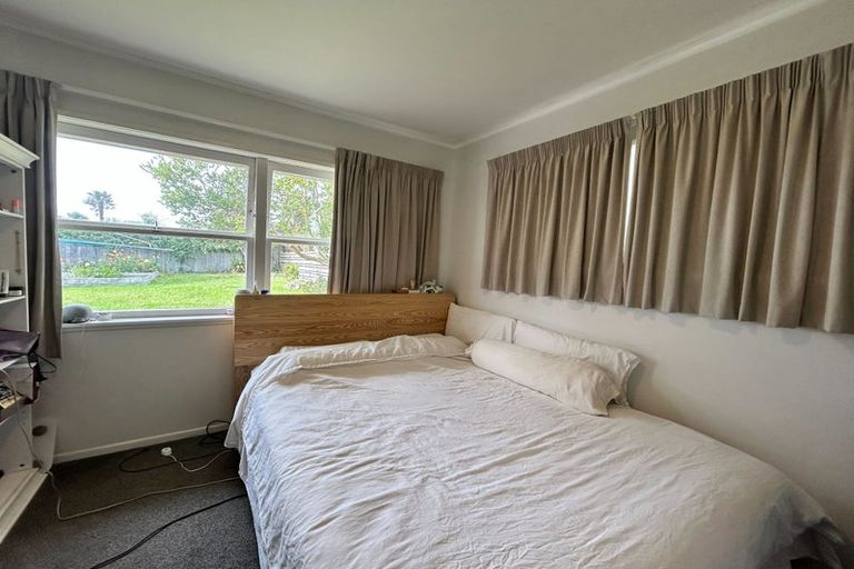 Photo of property in 33 Pupuke Road, Birkenhead, Auckland, 0627