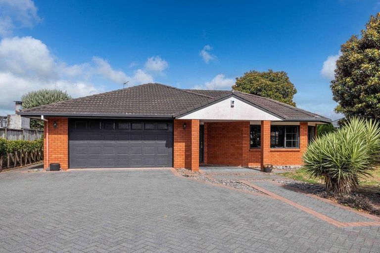 Photo of property in 11 Greenough Place, Rototuna, Hamilton, 3210
