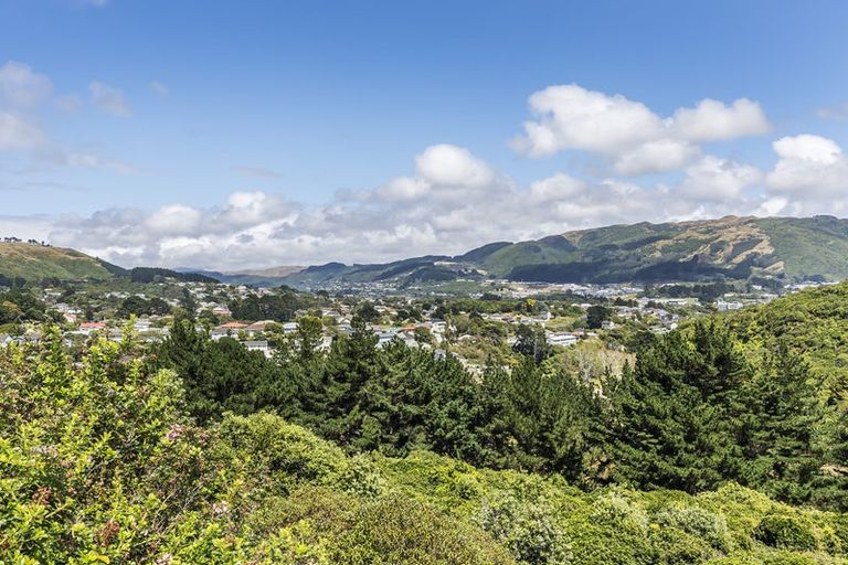 Photo of property in 30 Sumner Terrace, Aotea, Porirua, 5024