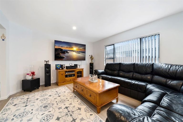 Photo of property in 23 Riverglade Parkway, Te Atatu South, Auckland, 0610