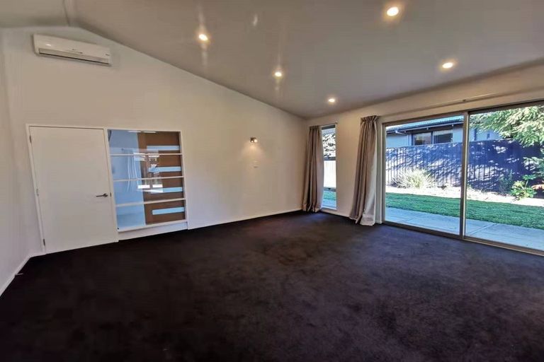 Photo of property in 32 Ambleside Drive, Burnside, Christchurch, 8053