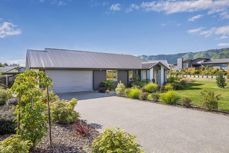 Photo of property in 2 Lamont Place, Waikanae, 5036