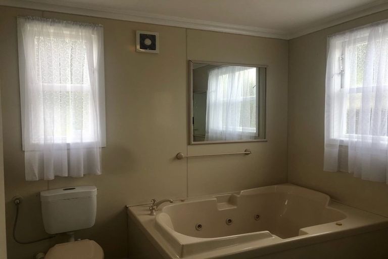 Photo of property in 65 Mako Mako Road, Levin, 5510