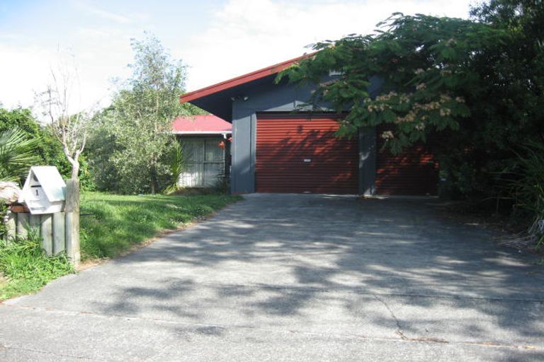 Photo of property in 1 Photinia Place, Aramoho, Whanganui, 4500