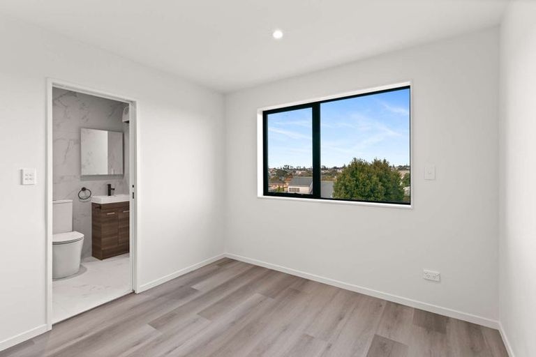 Photo of property in 8/418 Richardson Road, Mount Roskill, Auckland, 1041