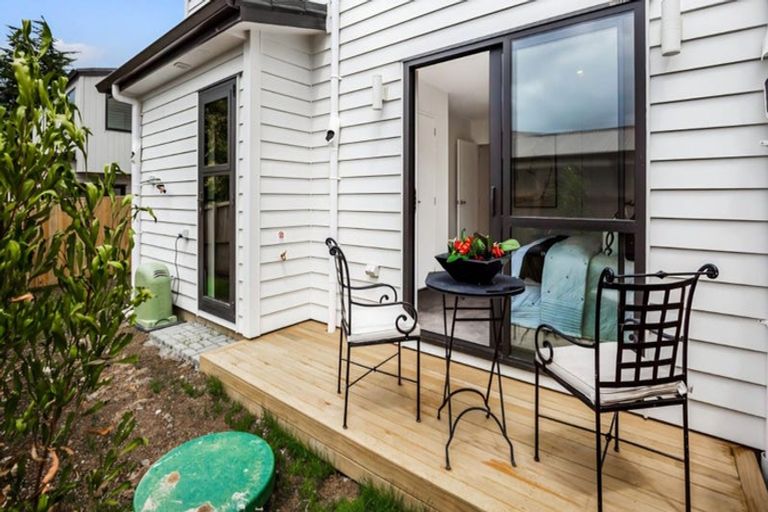 Photo of property in 16c Sheridan Drive, New Lynn, Auckland, 0600