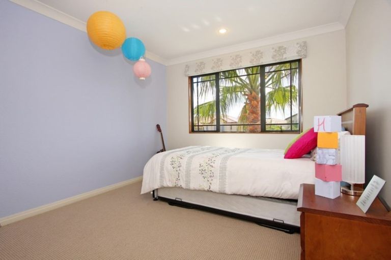 Photo of property in 27 Amberwood Drive, Northpark, Auckland, 2013