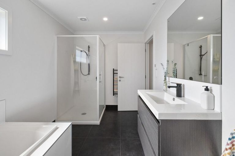 Photo of property in 6 Waimarama Court, Roslyn, Palmerston North, 4414