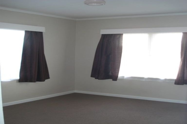 Photo of property in 10 Vera Road, Te Atatu South, Auckland, 0610