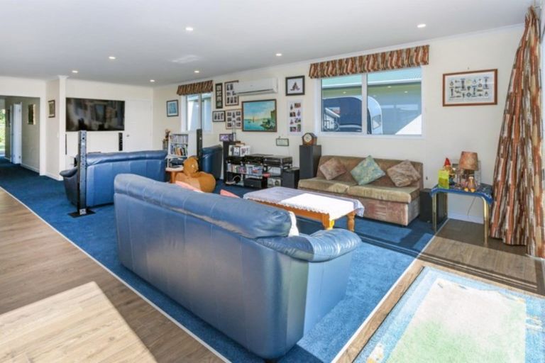 Photo of property in 117 Hetherington Road, Whangamata, 3620