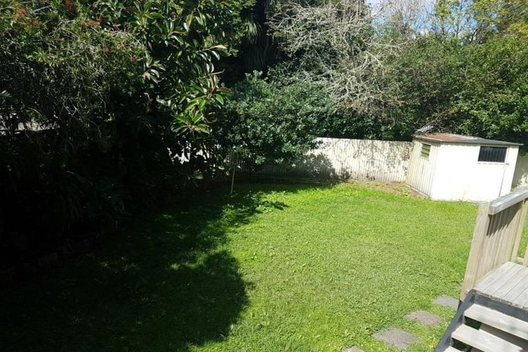 Photo of property in 77 Sunnynook Road, Forrest Hill, Auckland, 0620