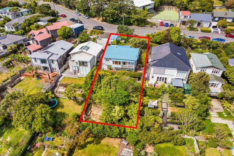 Photo of property in 97 Northland Road, Northland, Wellington, 6012