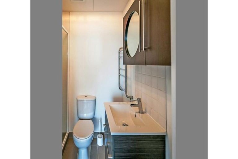Photo of property in Q-central 44-58 Apartments, 2a/54 Liverpool Street, Auckland Central, Auckland, 1010