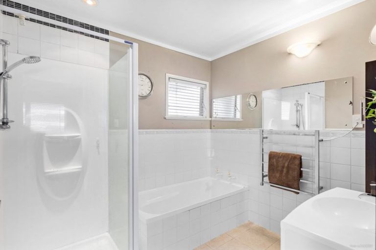 Photo of property in 13 Barnhill Crescent, Pahurehure, Papakura, 2113