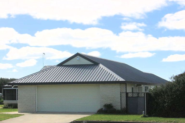 Photo of property in 6 Low Avenue, Foxton Beach, Foxton, 4815