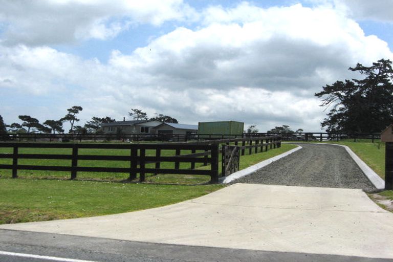 Photo of property in 113 Riverhead Road, Kumeu, 0892