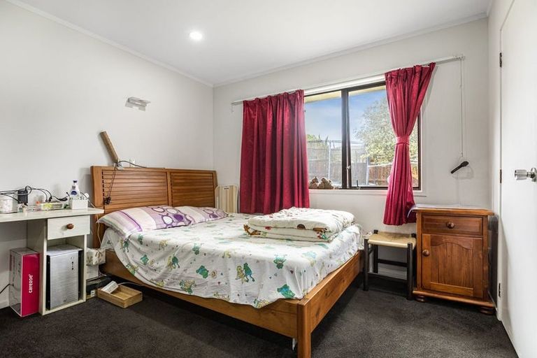 Photo of property in 11 Jillteresa Crescent, Half Moon Bay, Auckland, 2012