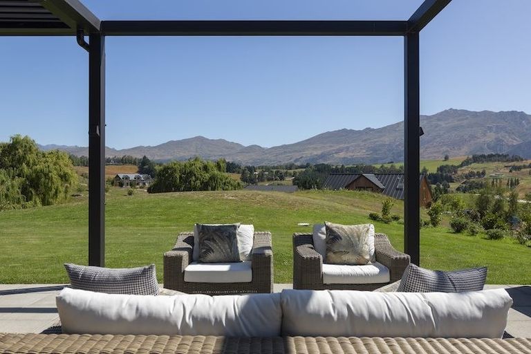 Photo of property in 84 Threepwood Road, Lake Hayes, Queenstown, 9371