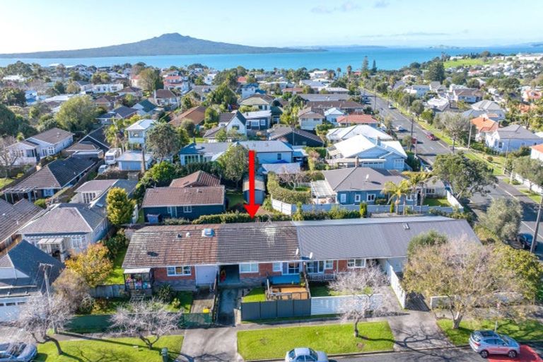 Photo of property in 3/50 Old Lake Road, Narrow Neck, Auckland, 0624