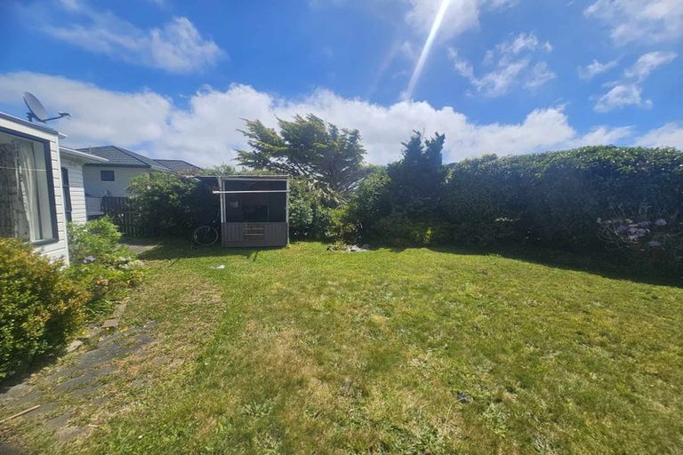 Photo of property in 3 Bayswater Place, Newlands, Wellington, 6037