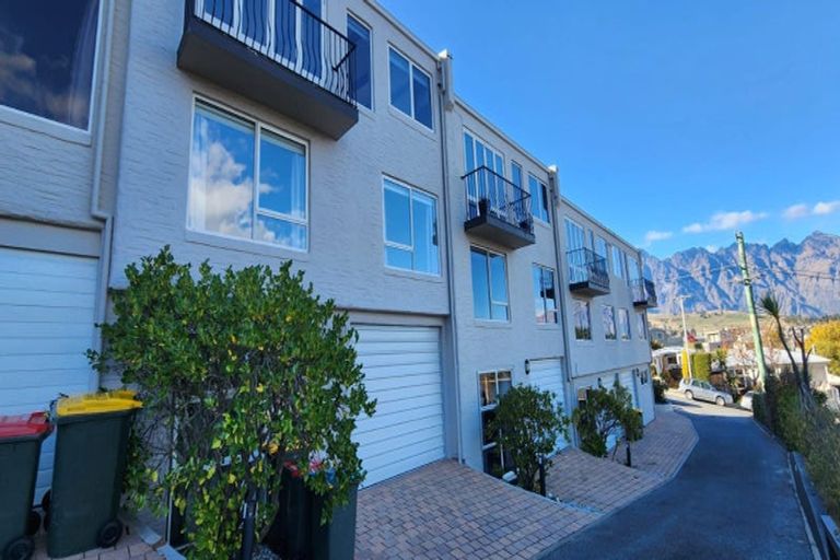 Photo of property in 4/6 Suburb Street, Queenstown, 9300